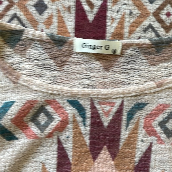 Ginger G size M knot top Aztec design - Picture 3 of 5